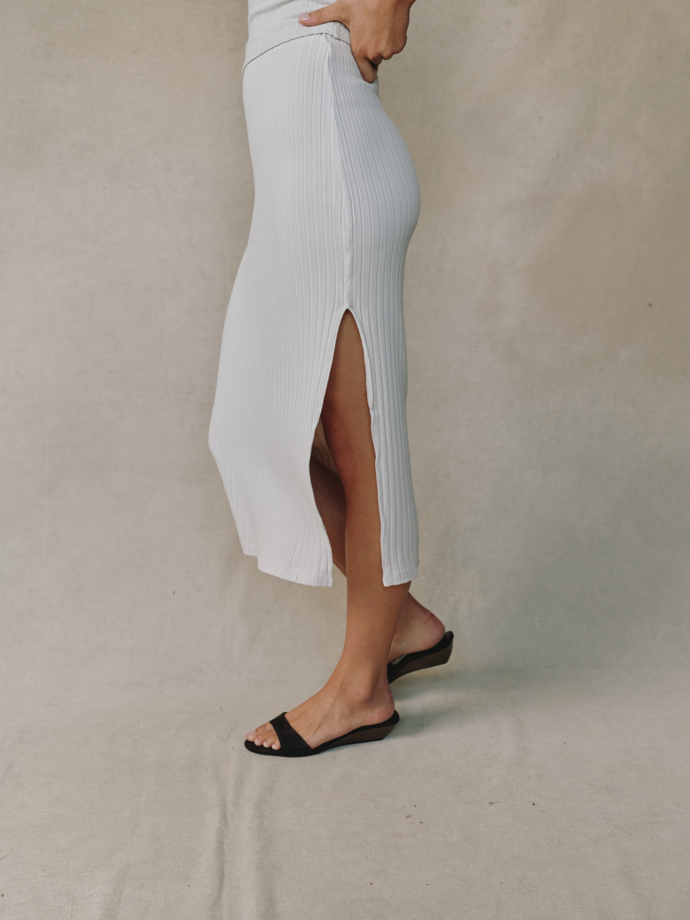 Clean Waist Knit Skirt with Side Slit
