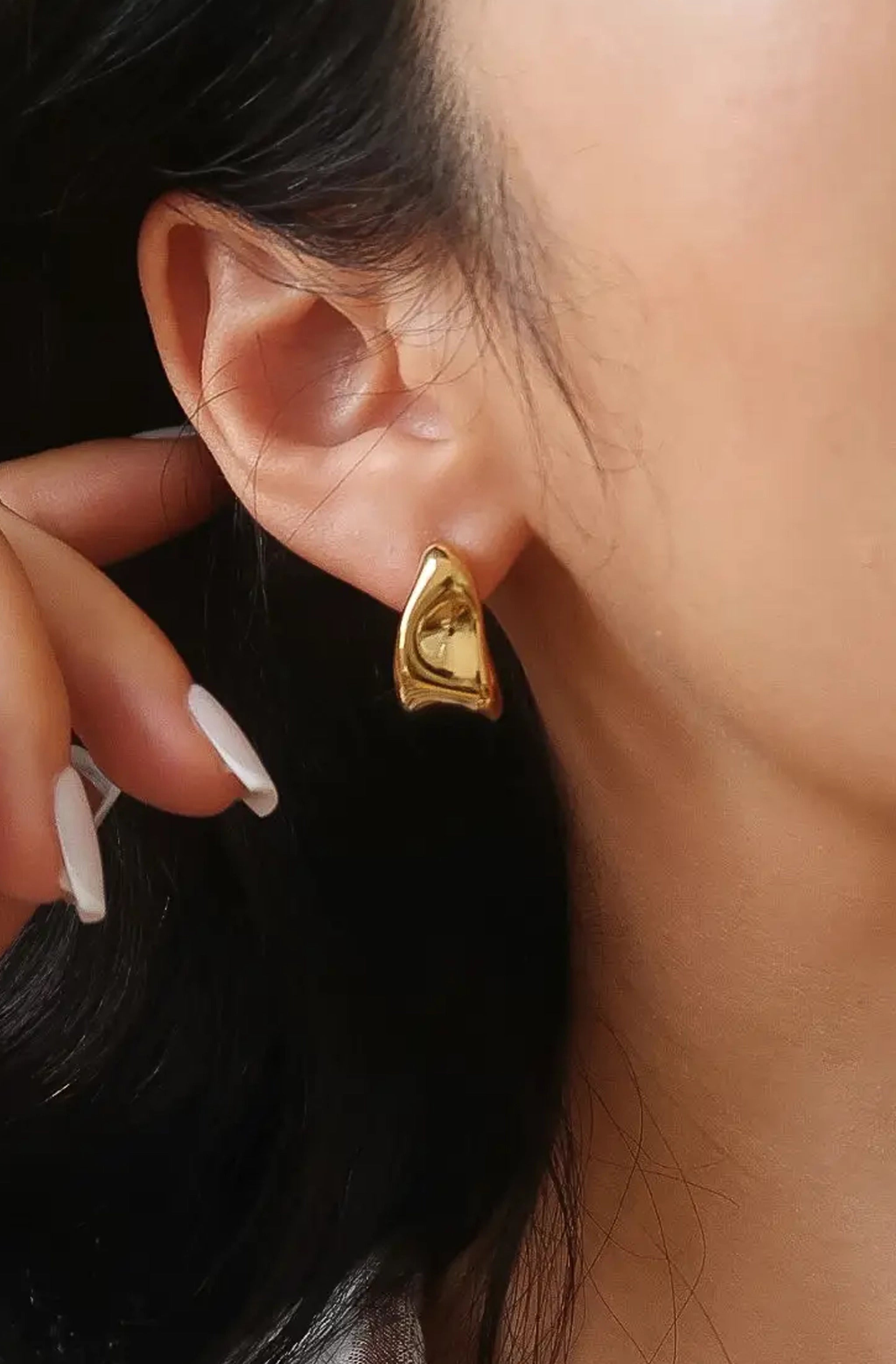 Ninelle Sculpted Wave Hoop Earrings